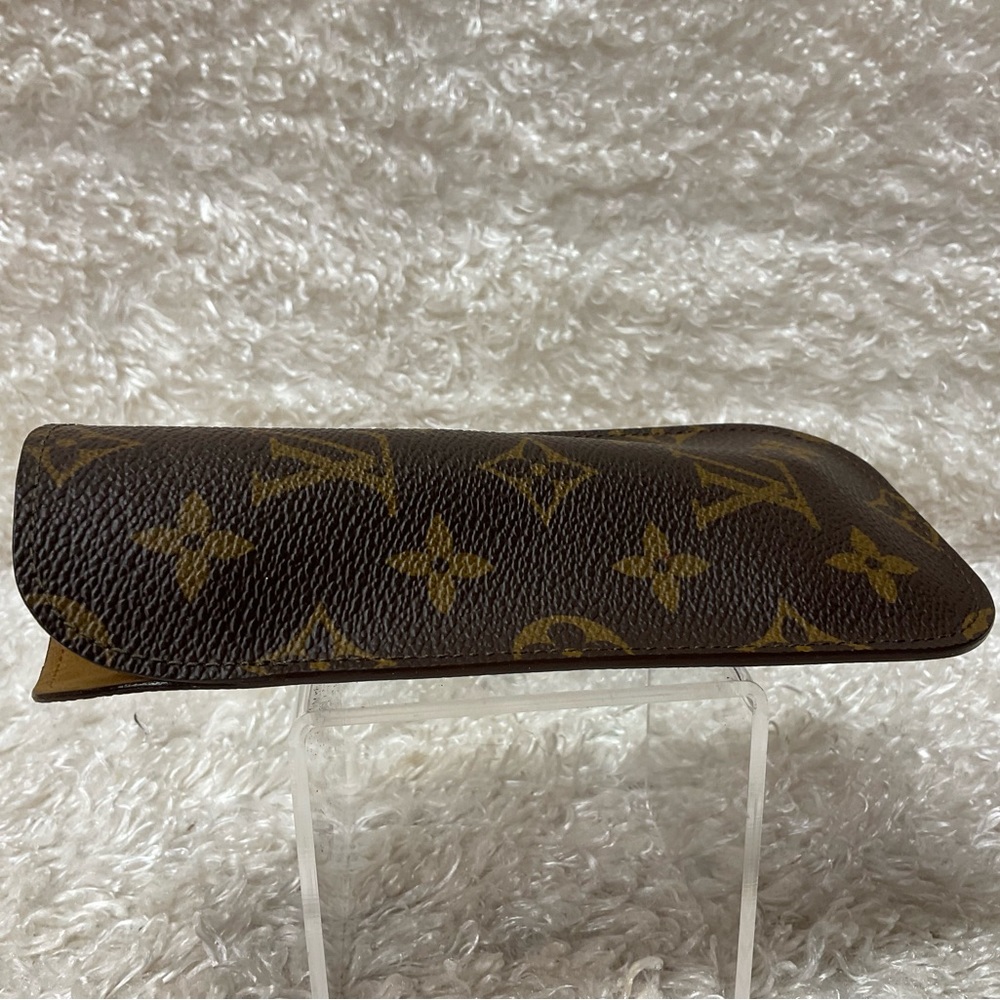 Authentic Louis Vuitton Lunette Glass case
